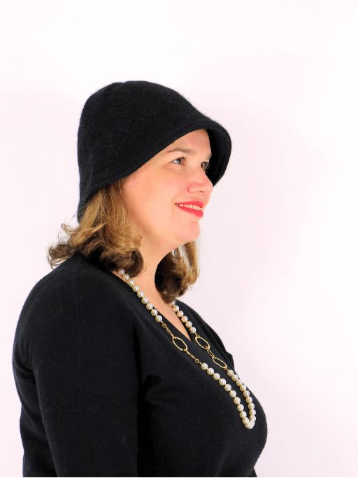 Chapeau cloche HB437 en laine et angora doublé noir